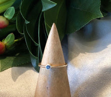 Load image into Gallery viewer, Slim gold gemstone ring
