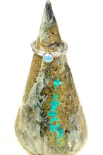 Load image into Gallery viewer, Aquamarine Serenity Ring
