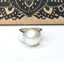 Load image into Gallery viewer, Genuine Mabe Pearl Wide Band Ring
