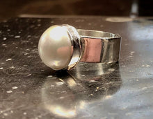 Load image into Gallery viewer, Genuine Mabe Pearl Wide Band Ring
