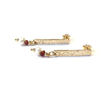 Load image into Gallery viewer, Pearl Garnet and Gold Drop Earrings
